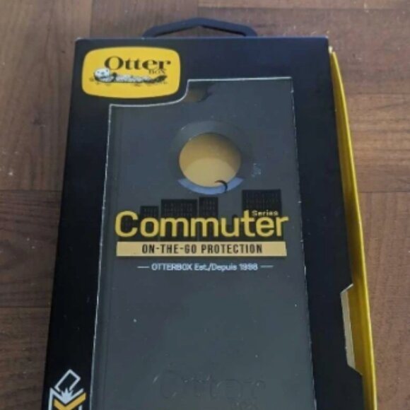 NEW OtterBox Commuter Series Case for iPhone 8 Plus and iPhone 7 Plus - Black - Picture 1 of 3